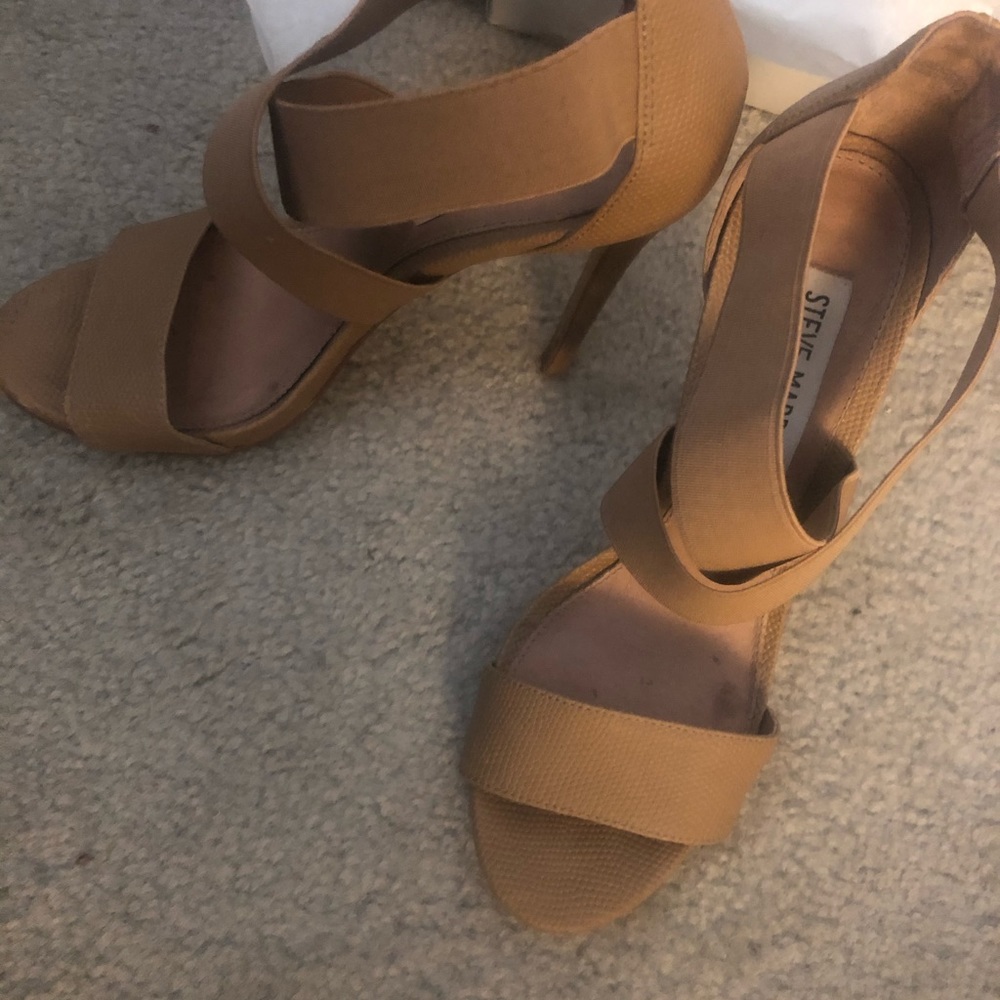 Maarla Steve Madden heels tan